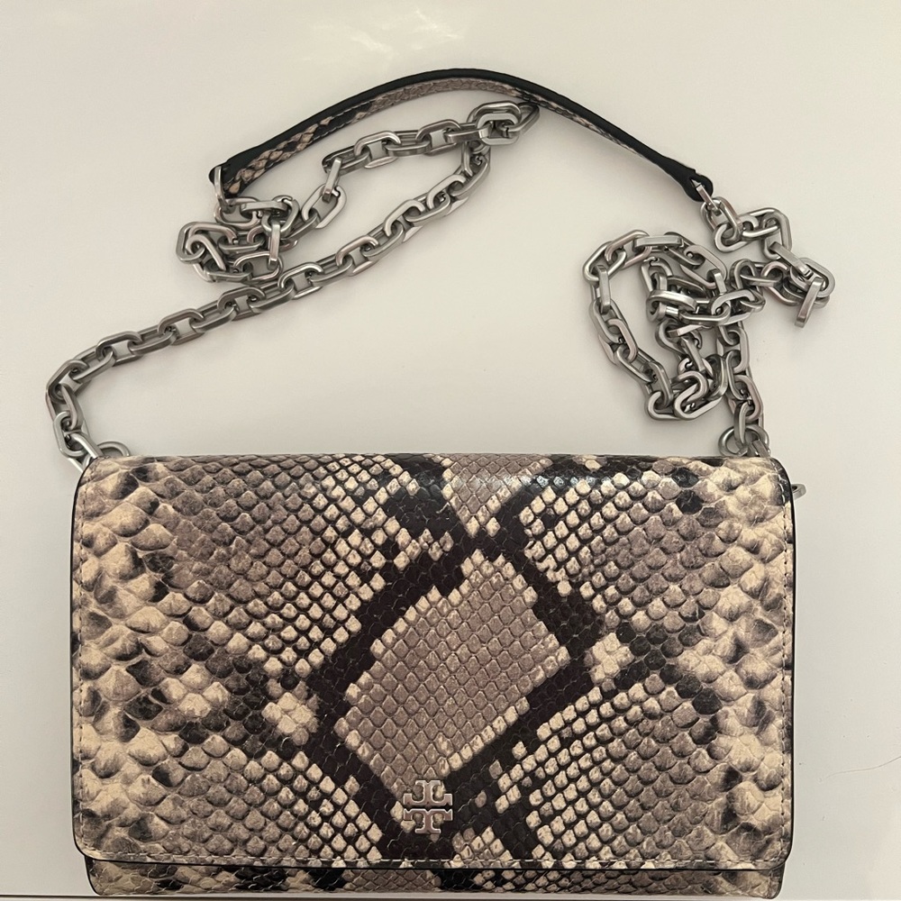 Tory Burch wallet on chain